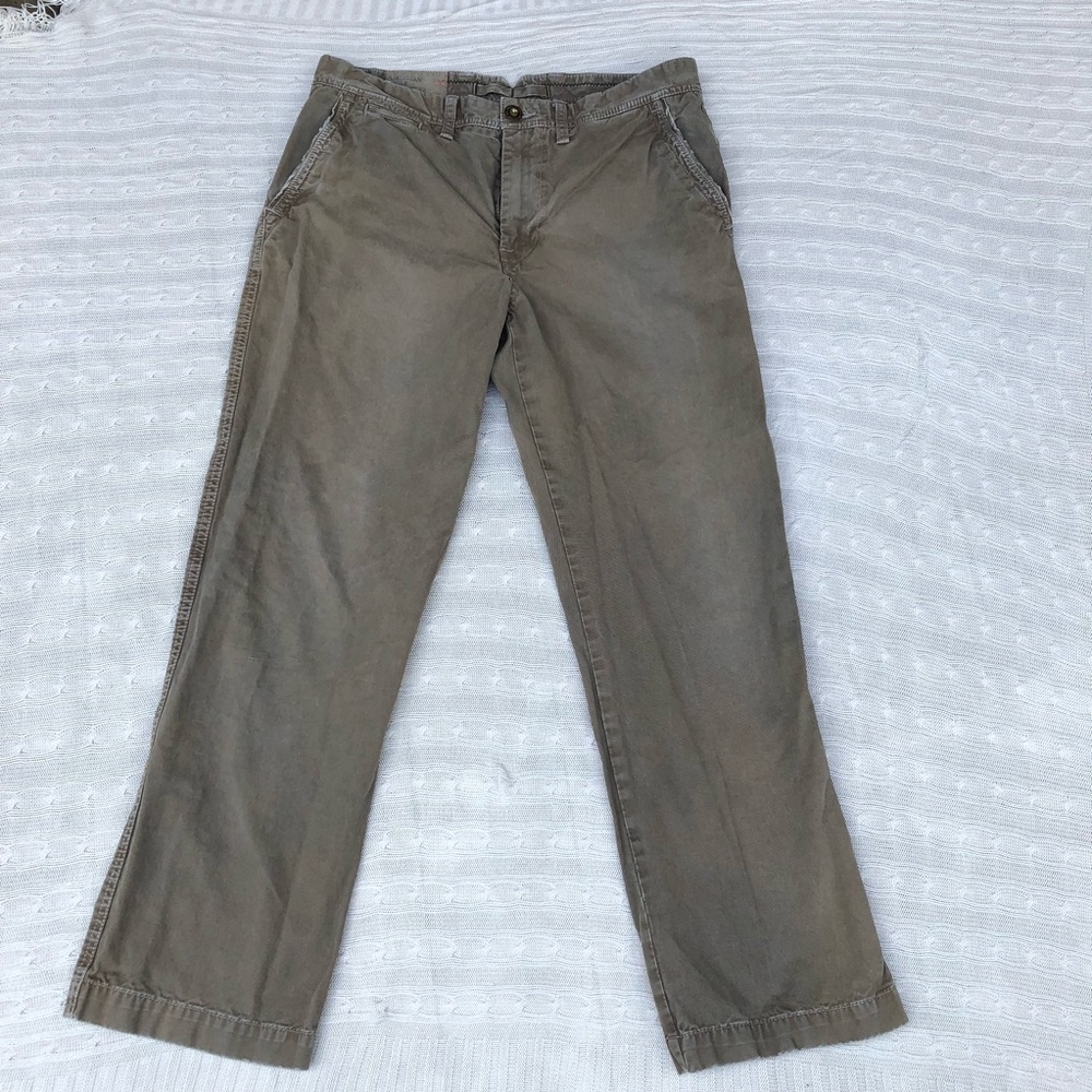 American Eagle Army Green Kahkis